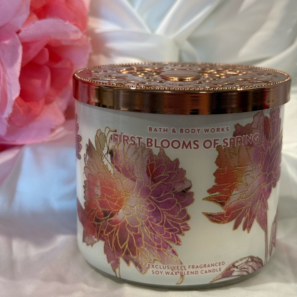 Bath & Body Works First Blooms Of Spring 3-Wick Soy Candle NWT